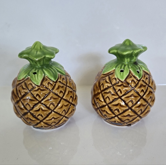 Vintage Ceramic Pineapple Salt And Pepper Shakers 3” Tall - Picture 2 of 4